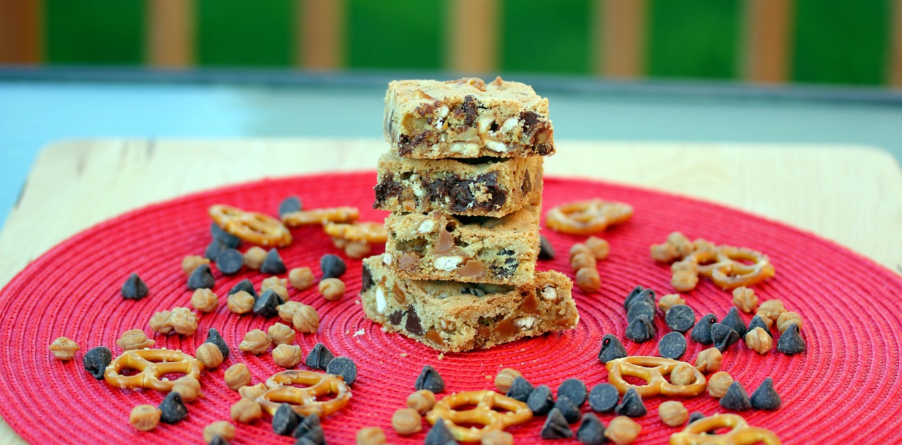 Chocolate Caramel Crunch Cookie Bars