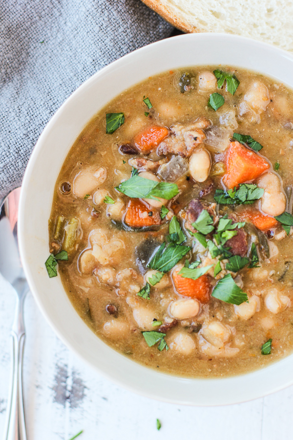 Slow Cooker Bean with Bacon Soup